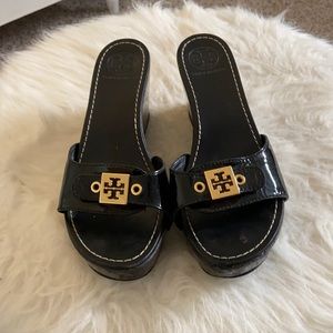 Tori Burch black patent leather wedge sandals 6.5